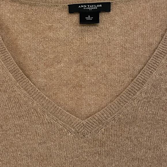 Ann Taylor 100% Cashmere Sweater | V-Neck, Camel Brown, Tan, Size Small - Picture 6 of 7